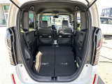 【ラゲッジスペース】リアシートを倒せばこの大容量!!ダンボールなどの大きい荷物も釣り具などの長尺物まで様々載せられそうです!!