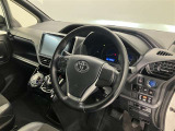 見通しのよいすっきりとした視界で、誰でも運転しやすいです。運転のしやすさは疲れにくさにも繋がりますよ♪
