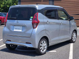 ご愛車には愛車にはボディのガラスコーティングをお勧めします。強固なガラス質被膜とフッ素化合物被膜を形成することで、汚れをつきにくくし、輝きを保護致します