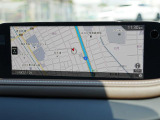 マツダコネクトの10.25インチワイドセンターディスプレイです。『Android Auto』『Apple CarPlay』や独自のコネクテッドサービスに対応したインターフェイスシステムです。