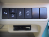 障害物センサーや横滑り防止装置等のスイッチ類は運転席の右側、手の届きやすい位置にあります。