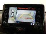 【パノラミックビュー】・・・車両の前後左右に搭載した4つのカメラにより、クルマを真上から見ているような映像を表示。運転席から確認しにくい車両周囲の状況を把握できます。