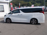 両側スライドドアなので狭い駐車スペースでも乗り降りがしやすく、隣の車を傷つける心配も少なくなります。