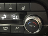 【シートベンチレーション】夏場は涼しい風でお尻や背中の熱やムレを防ぎ、冬はエアコンよりも早く温まってポカポカに!季節を問わず快適に過ごせます。