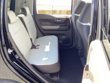 自社整備工場で点検整備をおこなってからお渡ししています。車検が残っている場合は『12ヶ月点検整備』を、車検整備付きの場合は『車検整備』をおこないます。整備費用は車両本体価格に含まれています。