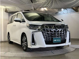 広々とした車内空間にデザインも上質で人気のお車です!