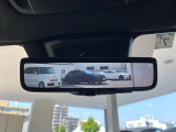 【デジタルインナーミラー】後席の大きな荷物や同乗者で後方が確認しづらい時でも安心!カメラが撮影した車両後方の映像をルームミラー内に表示。クリアな視界で状況の確認が可能です!