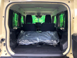 積み下ろしのしやすいデッキにはたっぷりと荷物を積み込んでいただけます。遊びから仕事まで、様々なシーンで頼れます♪