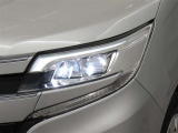 話題のLEDヘッドランプが採用されております! 省電力で長寿命、しかもとても明るく熱くなりにくい性質を持ったライトになります。虫も寄ってきにくい性質も持っております。