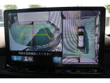 バックカメラを搭載しておりガイドラインも表示されますので車庫入れも安心ですね♪