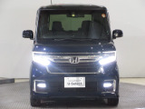 ハロゲンより明るく、より遠くまでさらなる安心感のあるLEDヘッドライトを採用。点灯忘れも防止できるオートライトコントロール機構付きです。