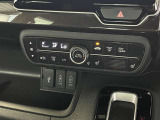 運転席側、助手席側シートヒーターで座席ポカポカ!