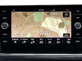 スマートフォン用アプリ[Apple CarPlay][Android Auto]対応の純正ナビ Discover Proを装備、ラジオ、地デジTV、SDカード、USB、Bluetoothも対応。