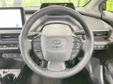 インテリアに合わせたデザインのステアリングは、運転される方のことも考え、運転しやすい形状、大きさです。是非一度、実際に触ってお確かめください。