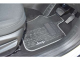 運転席フロアマットは使用感はありますが、良好な状態です!