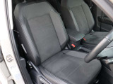 (運転席助手席)安全装備をオプションで追加するのは日本的発想。フォルクスワーゲン車はサイドエアバッグを全車標準で装備しております。