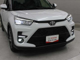 コーナーセンサーを車の前後に装備。障害物までの距離に応じて警告音を変えてお知らせ。縦列駐車時や駐車場・車庫などでの取り回しをサポートします。