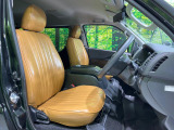 運転席シート廻りは使用感も少なく、良好な状態となっています。丁寧に使われていたことがよくわかりますね。
