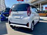ボディーカラーはパールホワイト ディスプレイオーディオ Bluetooth接続 AppleCarPlay/AndroidAuto対応 アラウンドビューモニター ドラレコ 車線逸脱警報・衝突軽減ブレーキ・踏み間違い衝突防止アシスト