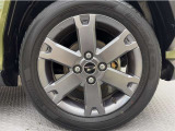 アルミホイール付き!「純正」なので車のデザインともマッチしています。お洒落は足元から。。。といいますから♪