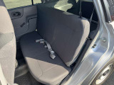 後部座席☆商用車ですので、畳んだ際に荷室との段差が発生しない設計になっています☆