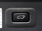 【パワーバックドア】スマートキーや運転席のボタンを押すだけでリアゲートが自動で開閉します!荷物を持っている時や、高い位置にあるバックドアを閉める際に便利な機能です♪