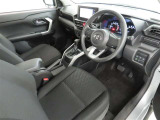 シンプルで使いやすいデザインの運転席です。