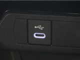 USB接続により外部オーディオと連携する事が出来、車内で音楽を楽しむ事が出来ます。