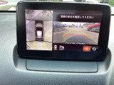 狭い場所での駐車やすれ違いなどでより的確な運転操作に役立つ360&deg;ビューモニターが装備されています。