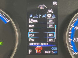 視認性に優れたメーターを採用しており、走行中でも車速や情報が分かりやすく表示されます。運転時の視線移動をむりのない範囲に抑え、快適で安心感のあるドライブをサポートします。
