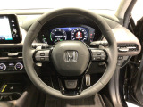 運転にかかわる様々な操作を安全に行えるように視点移動が少なく操作性に配慮されたスイッチ類が凝縮されたコクピットです。