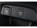 スマートフォンなどの音楽再生が可能なUSB接続ジャック装備車両です♪♪♪