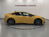 【まるごとクリーニング】シートを取り外し、車内を徹底洗浄。隅々まで丁寧に仕上げています。
