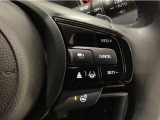 【アダプティブ・クルーズ・コントロール】予め設定した車速内でクルマが自動的に加減速。 前走車との適切な車間距離を維持しながら追従走行し、高速道路でのドライバーの疲労を軽減してくれる嬉しい機能付♪