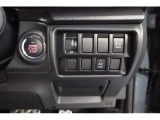 キーレスアクセス&プッシュスタート。アクセスキーを携帯して運転席か助手席のドアハンドルの内側に触れるだけで開錠 ドアハンドルのセンサーに触れて施錠
