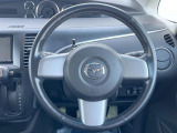 【純正革巻きステアリング】上質な革を使用することで、手にしっかり馴染みとても運転しやすいハンドルです♪