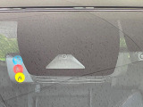 【プリクラッシュセーフティ】前方の車両等を検知し、衝突しそうな時は警報で注意を促し、ブレーキを踏む力をサポート。ブレーキを踏めなかった場合は衝突被害軽減ブレーキが作動、衝突回避をサポートします。