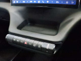 シフト操作はナビ画面の下にあるダイヤルで行います 右端のダイヤルを手前に回すとドライブ、奥に回すとリバースとなり、ダイヤルの側面のボタンを押すとパーキングになります