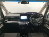 【前方視界】開放的な前方視界!運転がしやすく疲れにくいです♪窓が大きく、見通しがとっても良いおクルマですよ♪