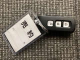 スマートキーは荷物を持っている時でも、キーを取り出さずドアの施錠・開錠ができます。