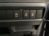 【両側パワースライドドア】です。リモコンや運転席のスイッチ操作で楽々自動開閉。