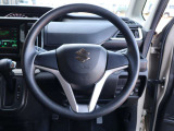 操作しやすいステアリングで毎日の運転も快適です!