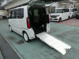 普段は荷室の床として、引き出せば便利なスロープとして◎