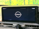 【メーカー純正ナビ】インテリアに溶け込むスタイリッシュな「専用設計」メーカーナビを装備♪視認性や操作性など基本性能にも優れ、より上質なカーライフをお楽しみいただけます。