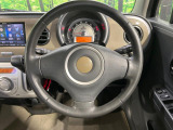 インテリアに合わせたデザインのステアリングは、運転される方のことも考え、運転しやすい形状、大きさです。是非一度、実際に触ってお確かめください。