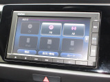 ナビゲーションは純正メモリーナビ(VXM-235Ci)を装着しております。AM、FM、CD、Bluetoothがご使用いただけます。初めて訪れた場所でも安心ですね!