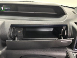 運転席側のインパネアッパーボックスは嬉しい収納!USBソケット付きでスマホの充電もできます!