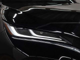 「アダプティブハイビームシステム(AHS)」が装備。LEDの配光範囲を細やかに制御し、先行車や対向車に光が当たる部分だけを自動的に遮光するので、ハイビームでの走行頻度がより向上します。