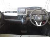 シンプルながら機能性溢れるインパネ廻りです♪視界性も良く運転しやすいです♪各操作スイッチ類なども使いやすい位置に配置されています♪