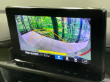 【バックカメラ】駐車時に後方がリアルタイム映像で確認できます。大型商業施設や立体駐車場での駐車時や、夜間のバック時に大活躍!運転スキルに関わらず、今や必須となった装備のひとつです!